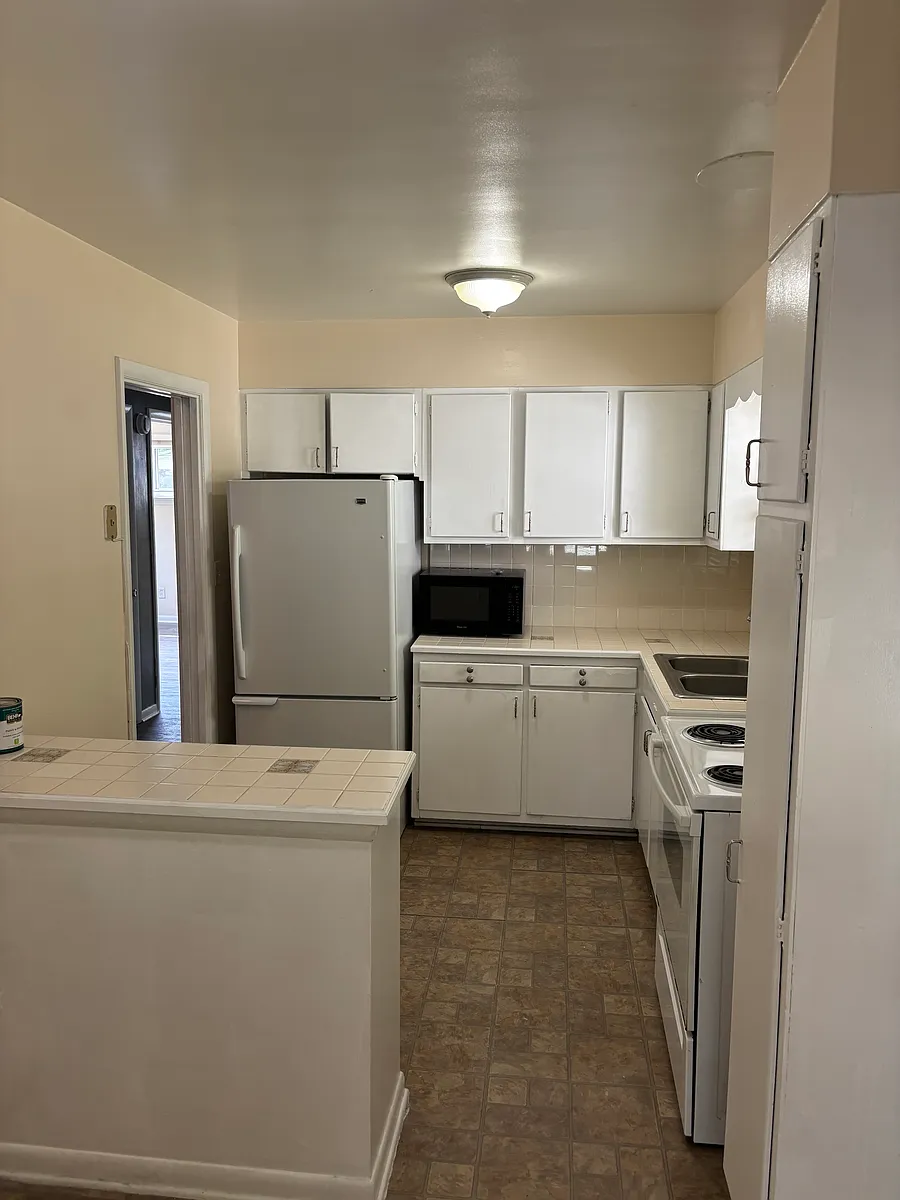 Building Photo - 613 Woodridge Ln