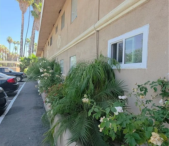 7490 Magnolia Ave #U — Photo 8