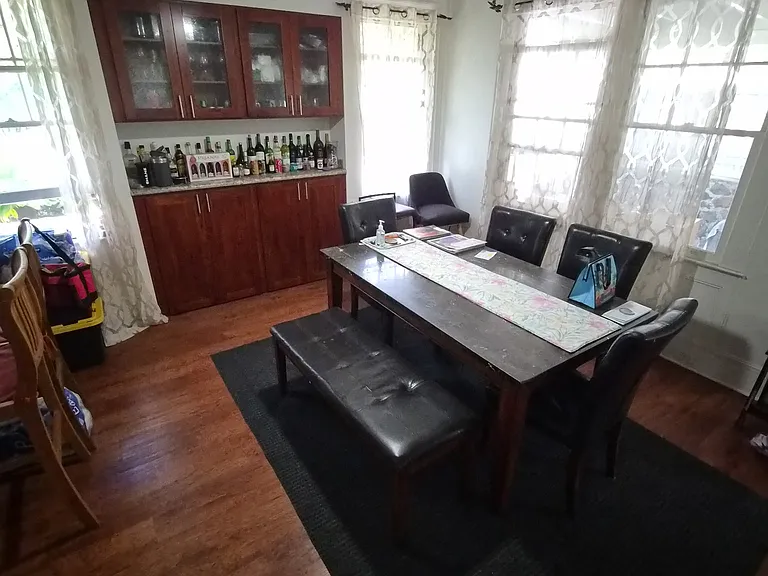 2439 E Manoa Rd — Photo 3