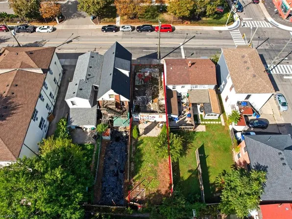 186 John St N, Hamilton, ON L8L 4P2