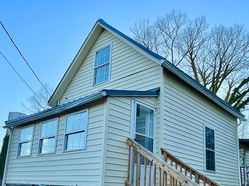 1st image of 122 Maple St