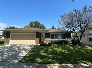 1964 W Spring Ridge Dr, Arlington Heights, IL 60004