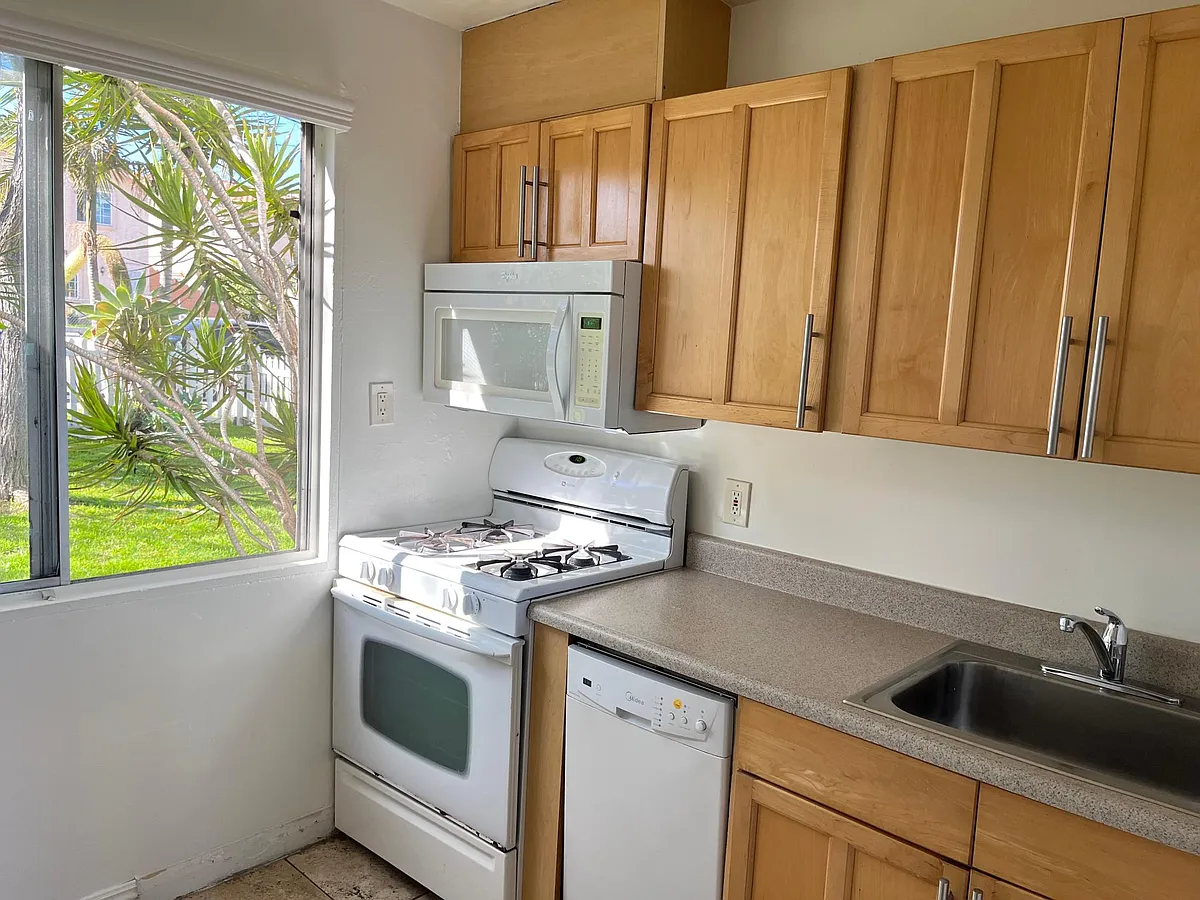 Kitchen - 2235 W Dunlop St
