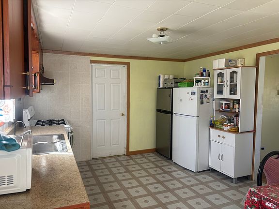 4th image of 105 W Hawthorne Dr