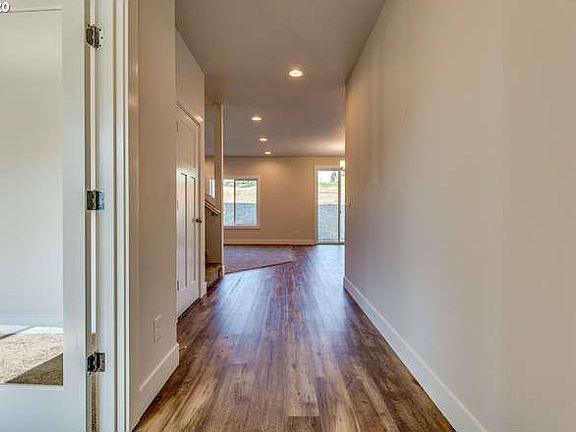 3rd image of 829 W Golden Eagle Dr #4