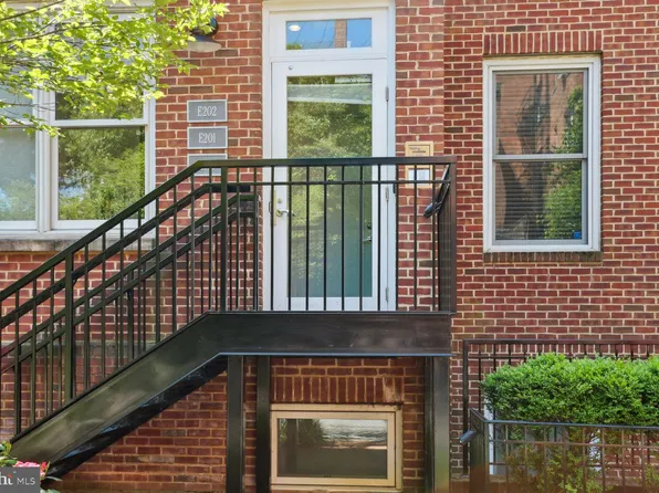 2516 Q St NW APT E202, Washington, DC 20007