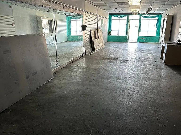 1192 Yorkship Sq — Photo 10