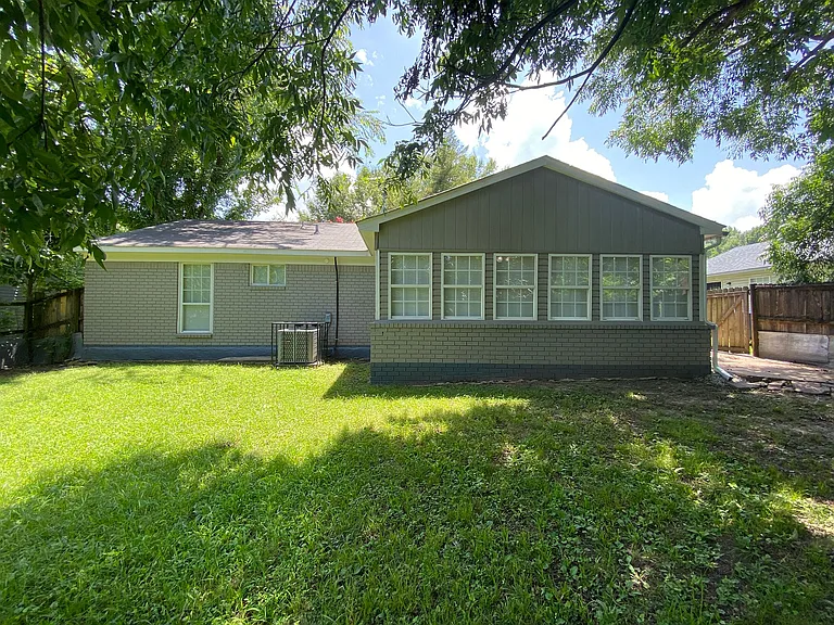 490 Ferncliff Cv — Photo 9
