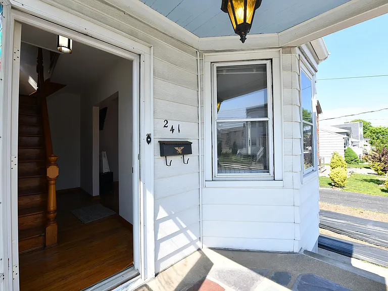 241 Maple St — Photo 25