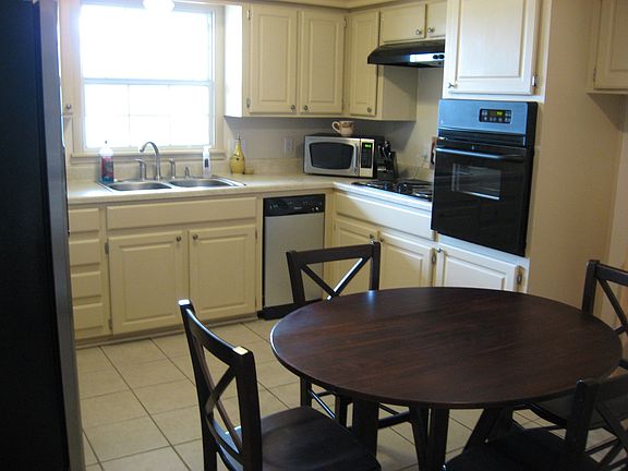 Eat-In Kitchen