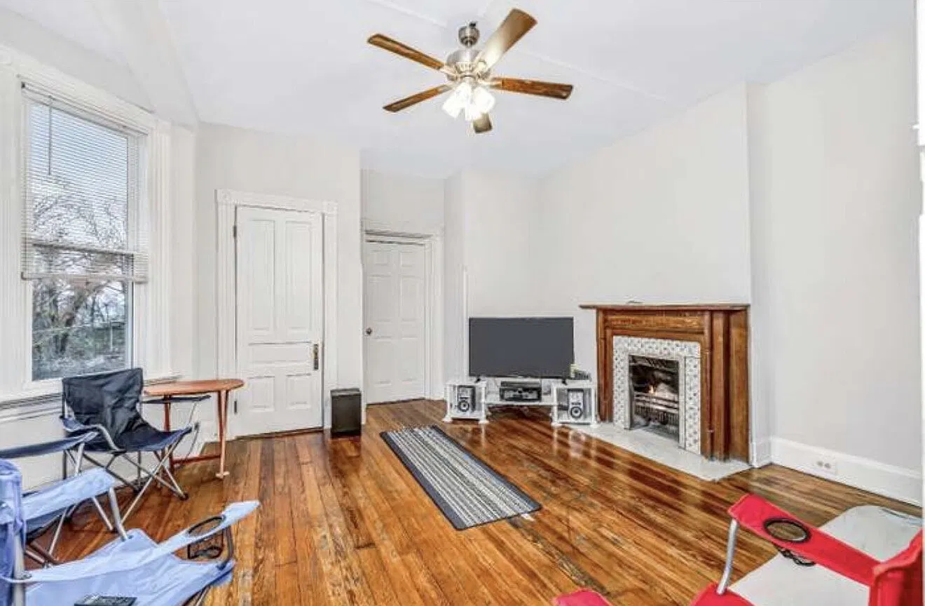 5 bed, 2.0 bath, 1950 sqft, $3,075 — Photo 3