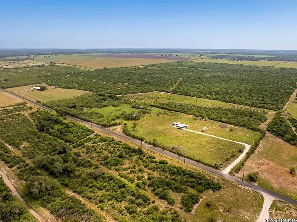 2759 County Road 467, Devine, TX 78016