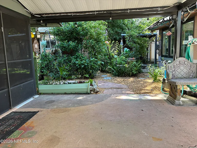1343 Rensselaer Ave — Photo 47