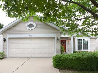 912 Oak Knoll Manor Dr, Saint Louis, MO