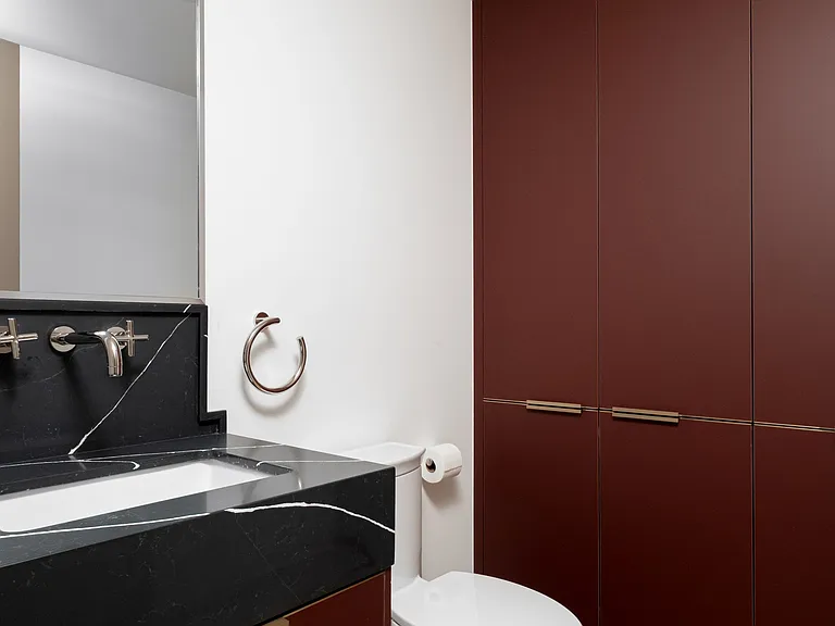 32 Rowanwood Ave #4 — Photo 33