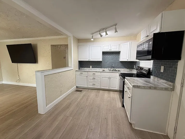 3833 Iris St N — Photo 7