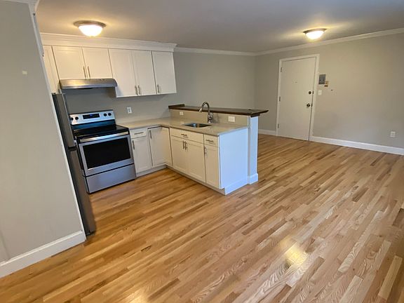 3rd image of 22 Kensington Rd APT 12