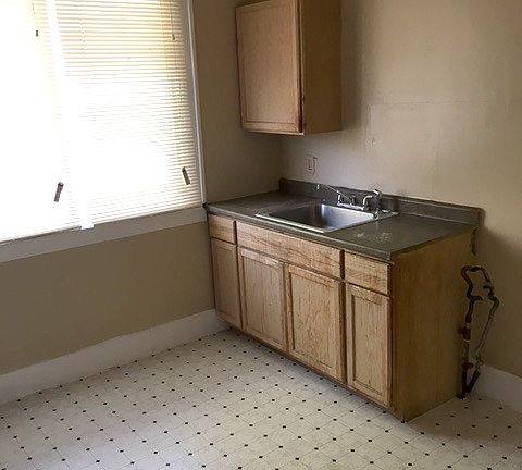 4th image of 3731 Blaine St