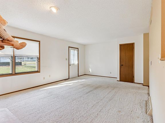 4th image of 3919 Memory Ln #3919