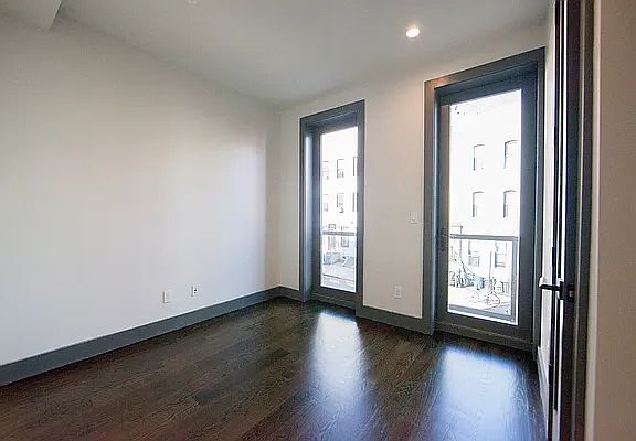 5th image of 240 Troutman St #2B