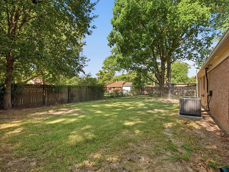 131 Cypress Dr — Photo 28