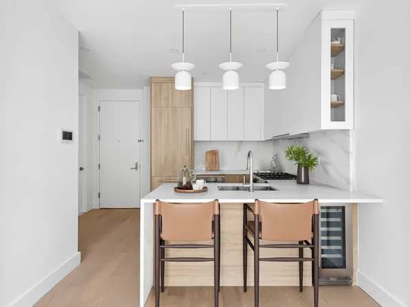 184 Hawthorne Street image 3 of 9