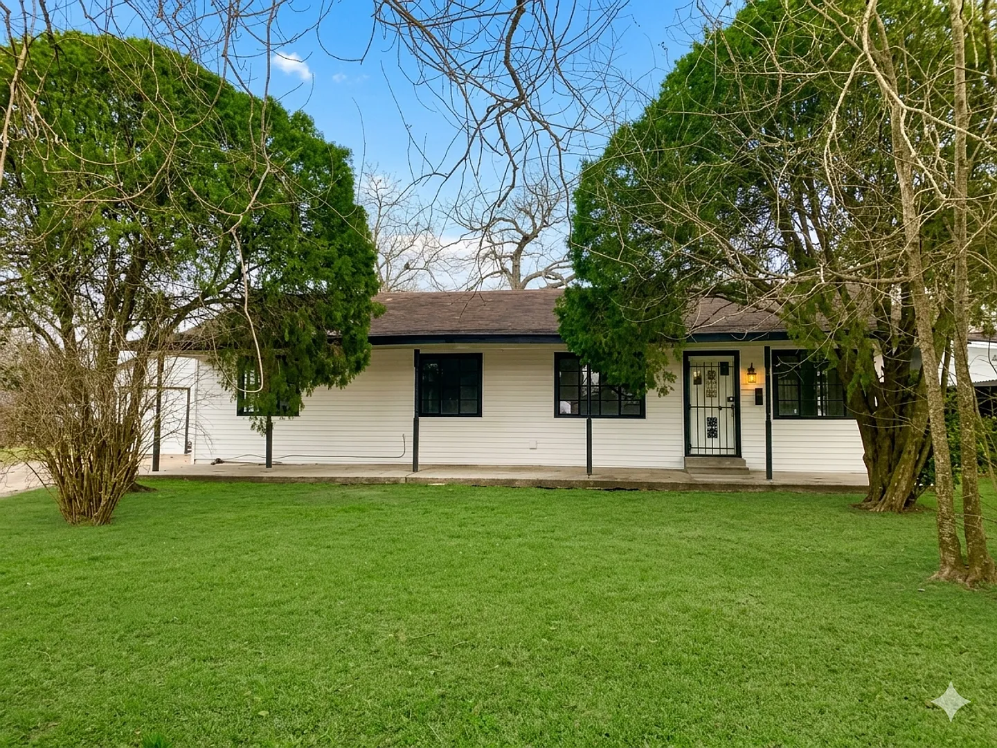 4 Bedroom Single Family in Houston! Recently Remodeled — Photo 3