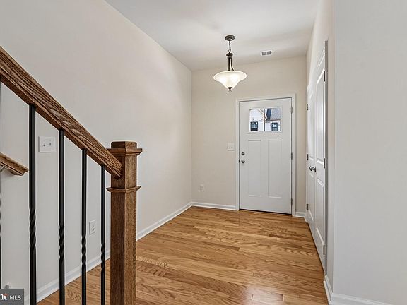 3rd image of 129 Cobblestone Dr #4-25
