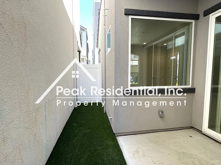 3283 Warbler Ct — Photo 30