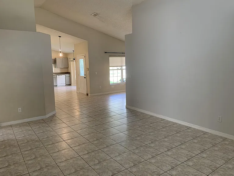 8113 Pomo Dr — Photo 4