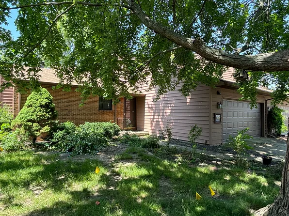 2007 Lakeside Ct, Champaign, IL 61821