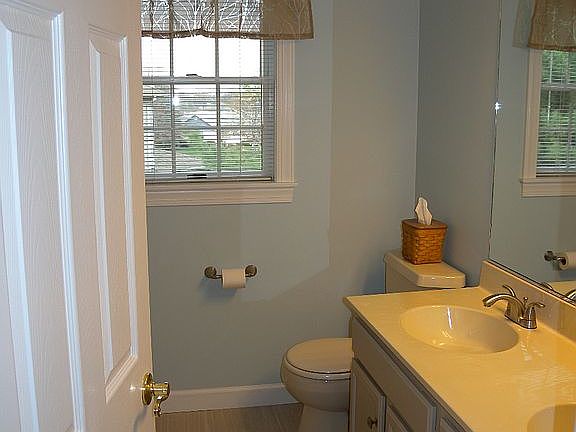 Main bathroom 