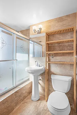 Sold by Daniel Gale Sotheby's International Realty | media 26