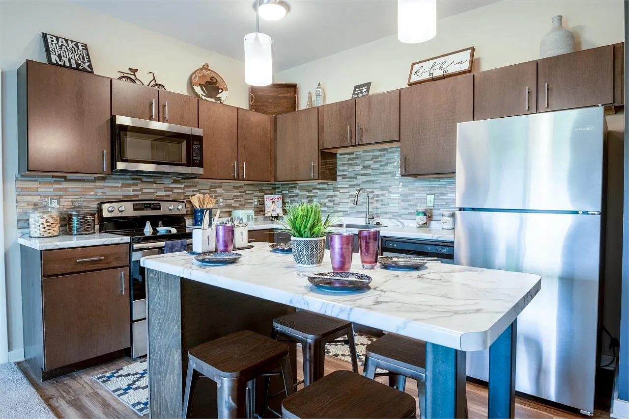 Park West 205 Apartment Homes — Photo 1