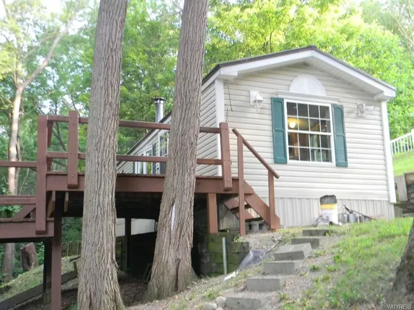 9390 Broadway Rd, Gowanda, NY 14070