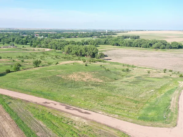 307 Outlook Dr, Cambridge, NE 69022
