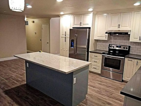 4th image of 98 Rosewell Way