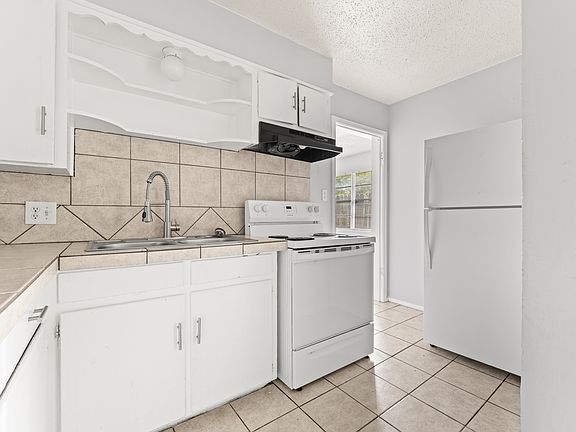 5th image of 500 E Craven Ave