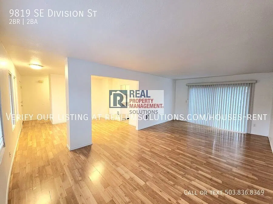Great Apartment With Open Layout Right On Division! — Photo 2
