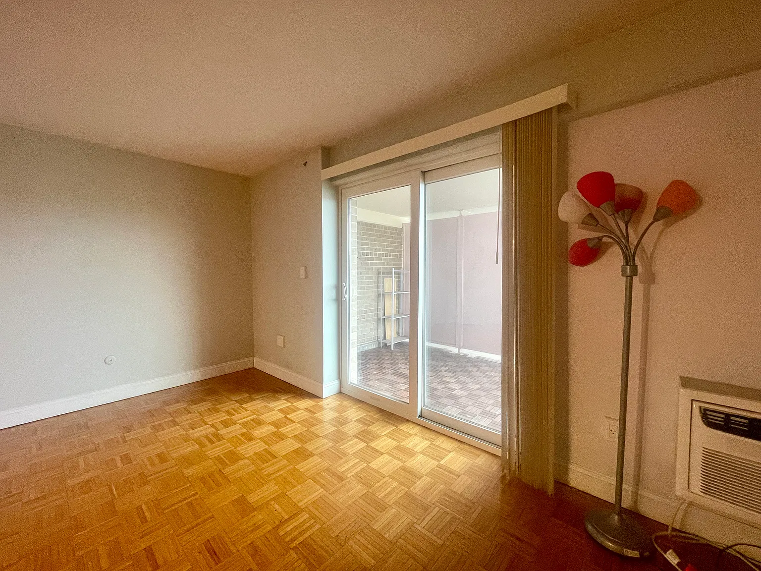 1 bed, 670 sqft, $2,100 — Photo 3