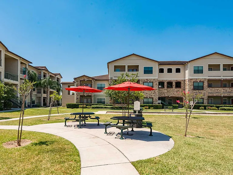 Plantation Apartments — Photo 35