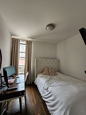 3rd image of 300 Manhattan Ave APT 5F