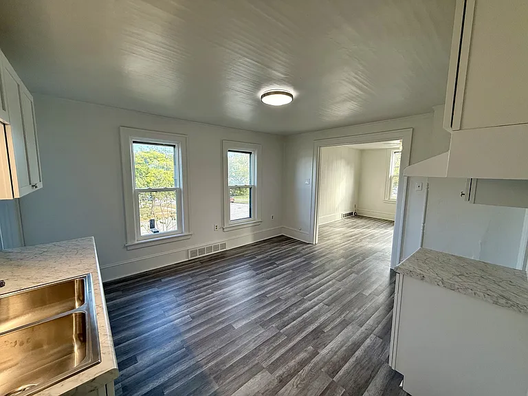 1304 Maryland Ave — Photo 6