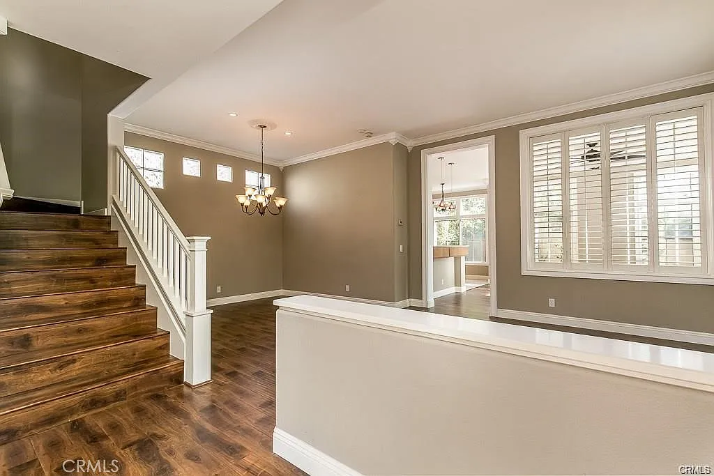 4 bed, 2.5 bath, 2117 sqft, $4,950 — Photo 2