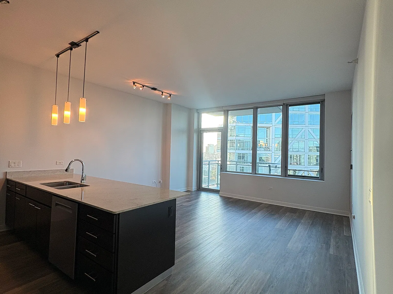 1 bed, 868 sqft, $3,350 — Photo 4