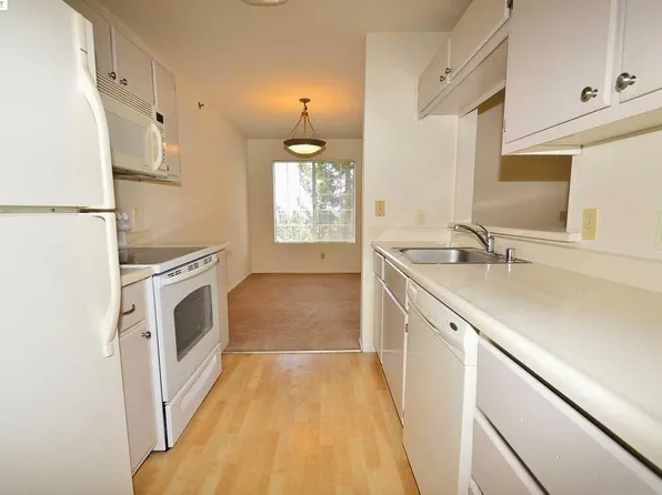699 Dartmoor Ln #372, Hayward, CA 94544