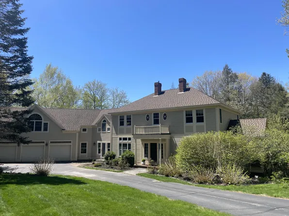 8 Saint Andrews Circle, Falmouth, ME 04105