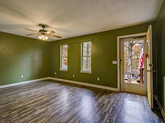 4th image of 297 Marion Dr
