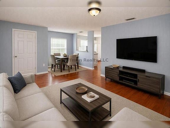 4th image of 8532 Edgewater Place Blvd