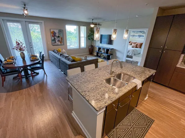 1900 Barton Springs Rd, Austin, TX